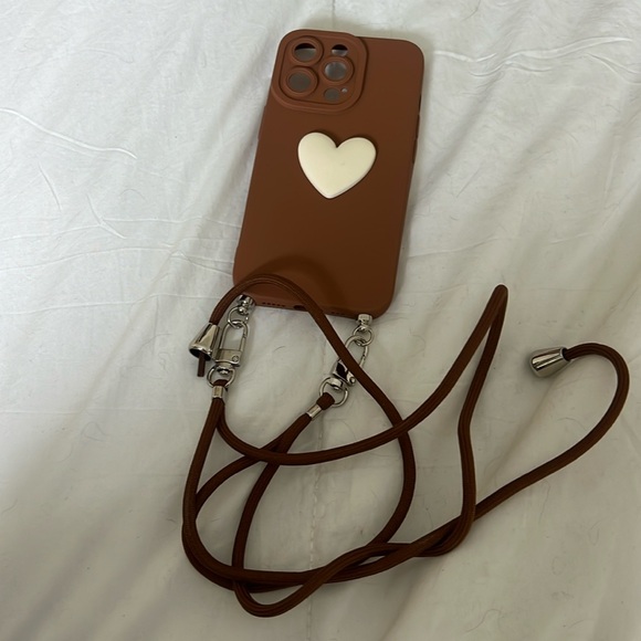 Brown heart phone case iPhone 13 Pro - Picture 1 of 1